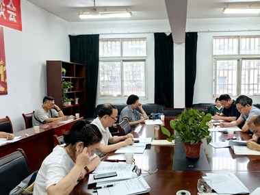 【深入贯彻中央八项规定精神学习教育】退休教职工党委召开党委理论学习中心组学习（扩大）会