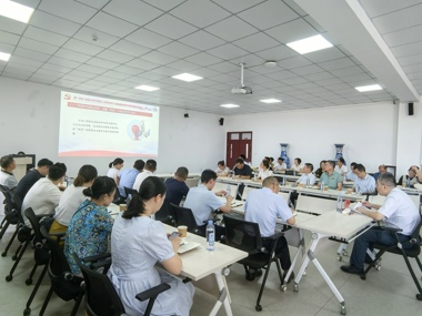 校领导郭正华为联系学院讲授深入贯彻中央八项规定精神学习教育专题党课